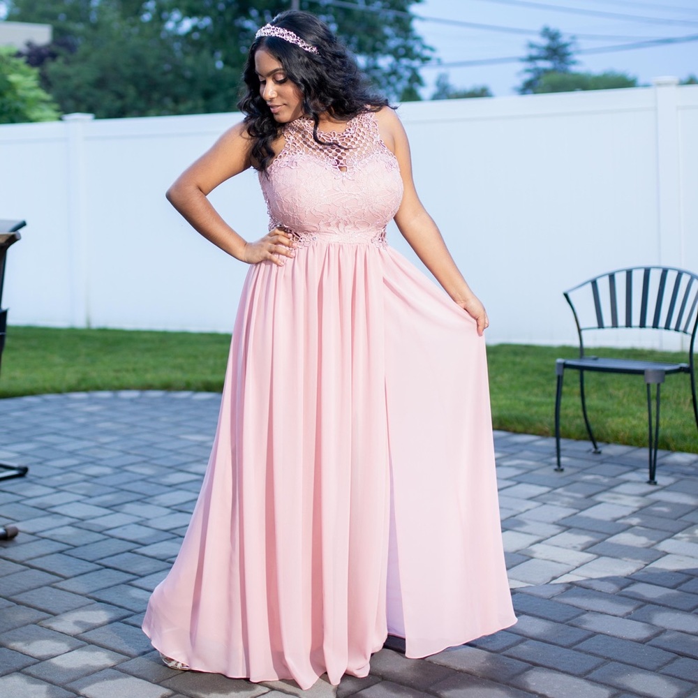 JUNIORS PINK EMBELLISHED TULIP ILLUSION GOWN